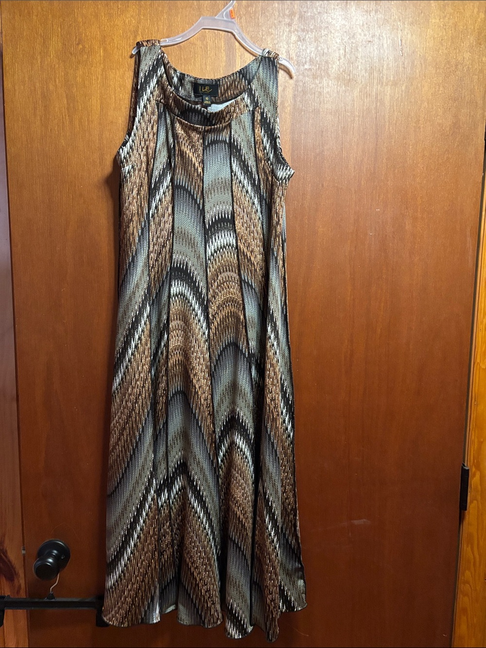 I LE Sleeveless Chevron-Print Midi Dress in Brown & Black